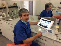 Стоматолог Валерий Адониу в Афинах