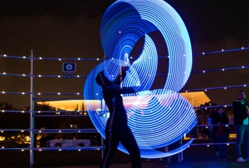 Led Hula Hoop Show: Όλοι σε κύκλο! - στο πάρκο Κέντρου Πολιτισμού Σταύρος Νιάρχος